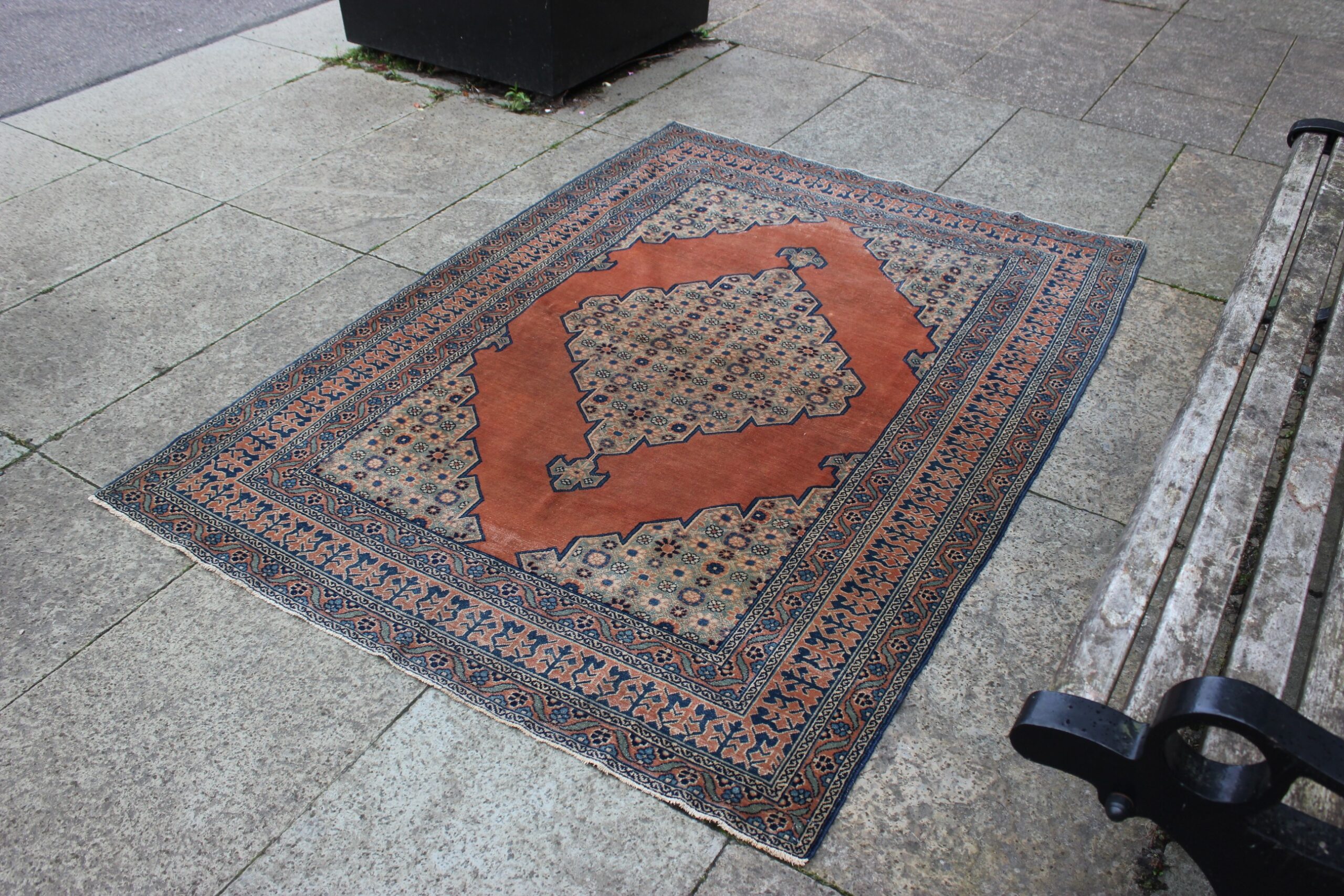Antique Dorush rug - Image 4
