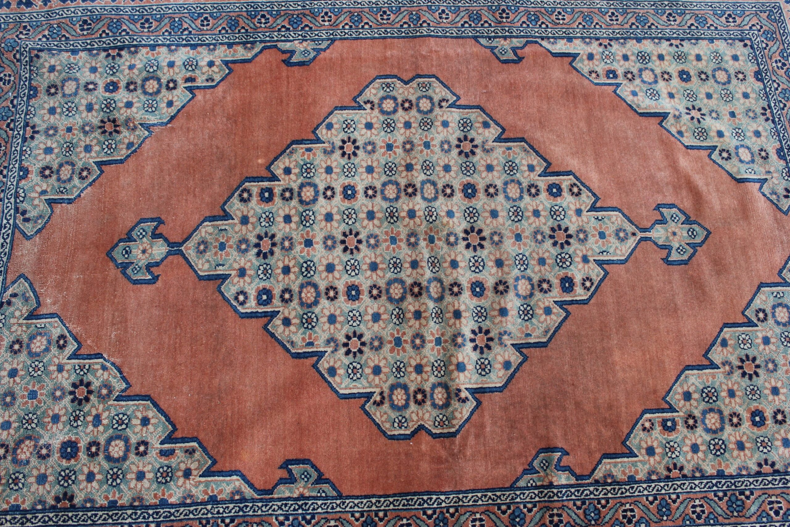 Antique Dorush rug - Image 2