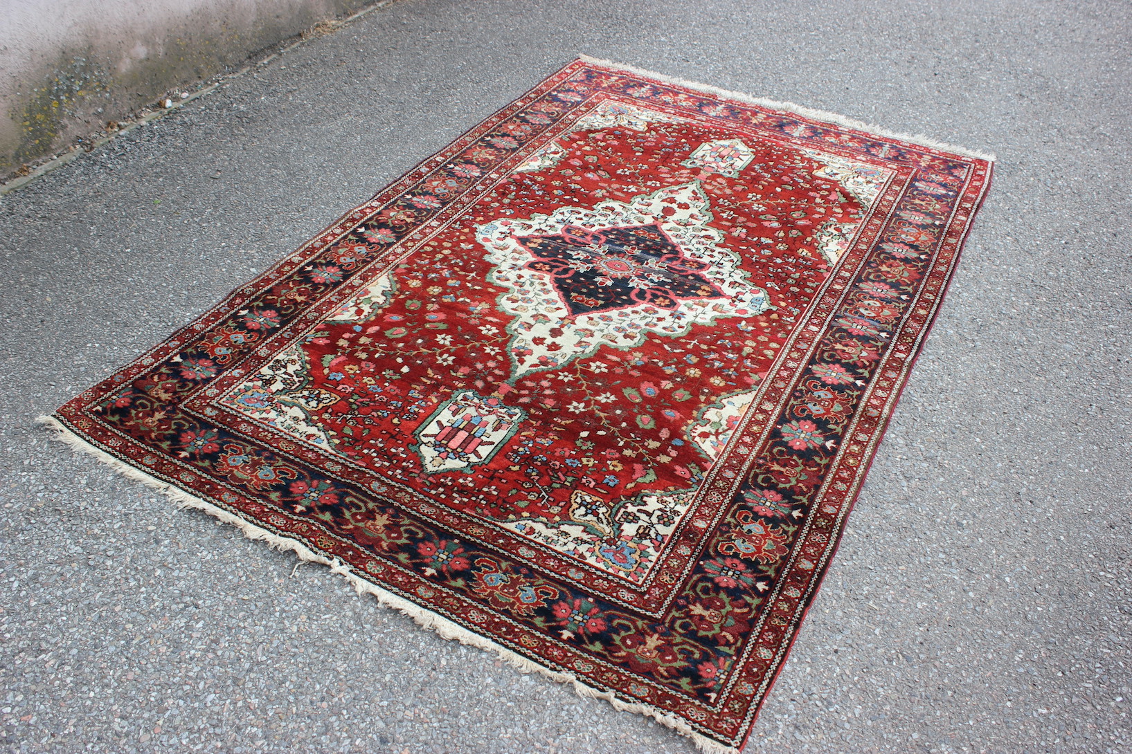 Antique Saruk rug - Image 5