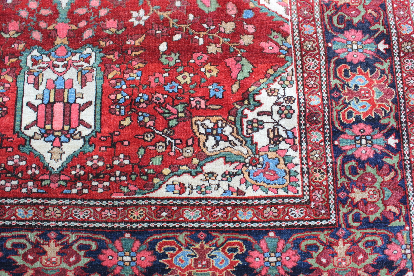 Antique Saruk rug - Image 6