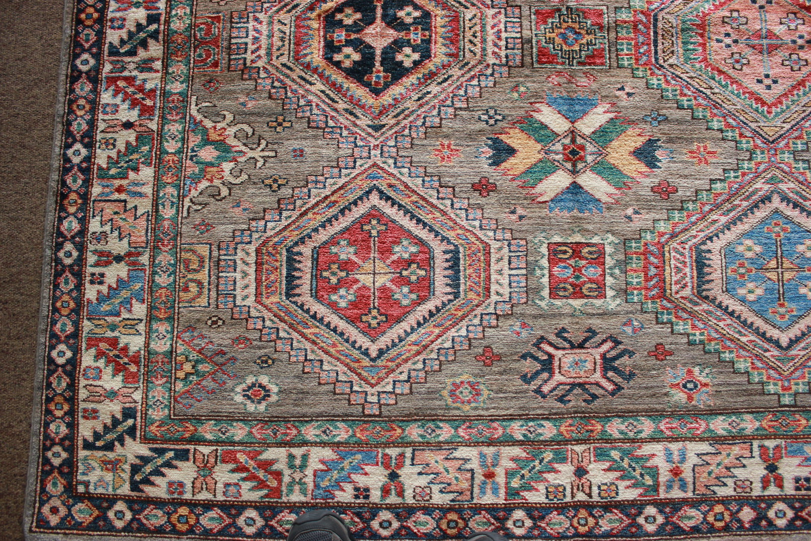 Fine Grade Kazak rug - Image 4