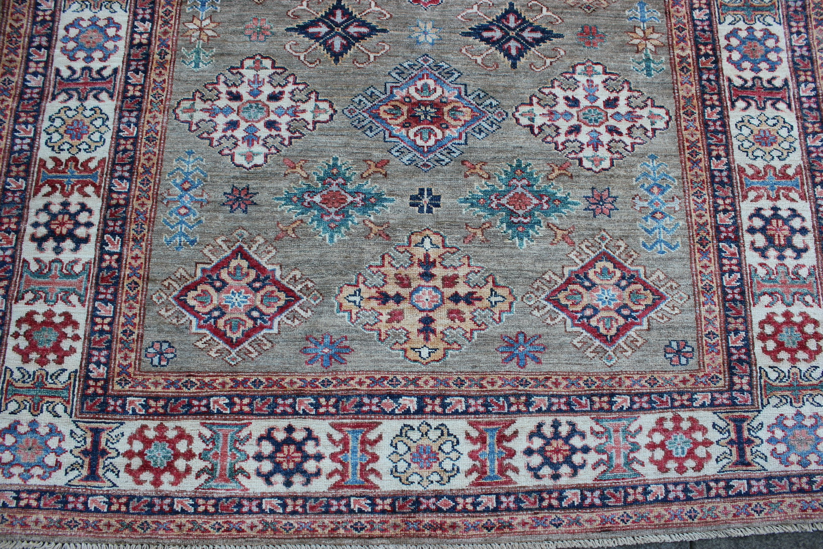 Fine Grade Kazak rug - Image 2
