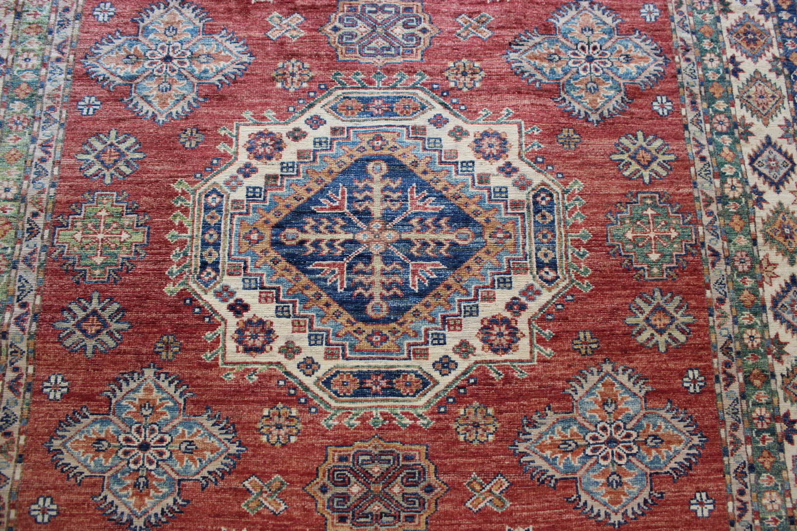 Fine Grade Kazak rug - Image 3