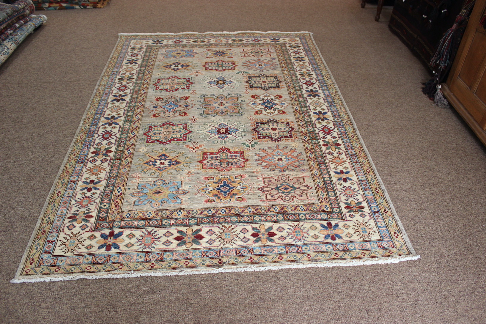 Fine Grade Kazak rug - Image 5