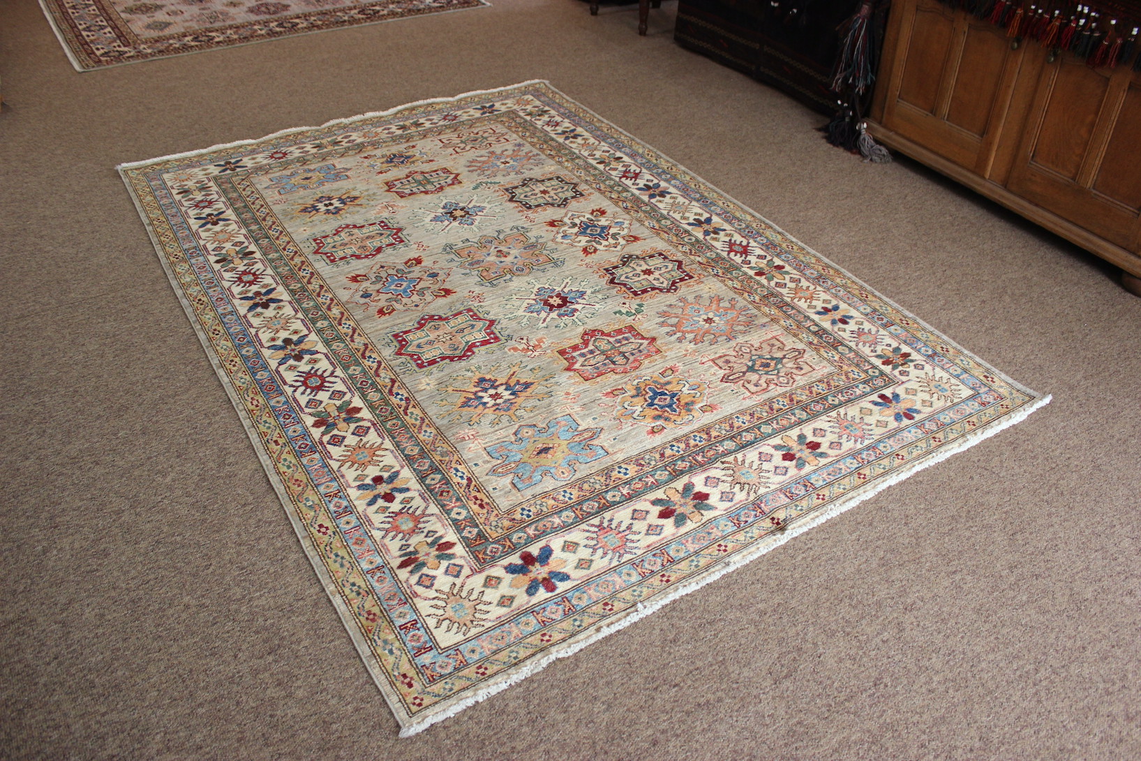 Fine Grade Kazak rug - Image 2