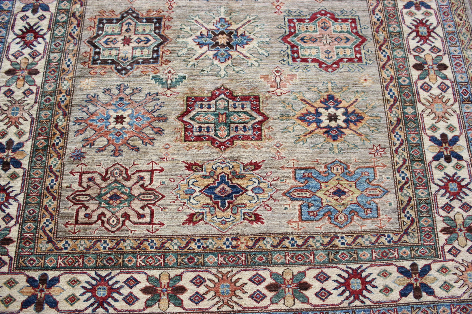 Fine Grade Kazak rug - Image 3